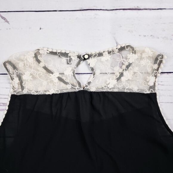 Monteau Black Ivory Lace Decorated Keyhole Back Blouse Women's Size Medium - Picture 7 of 7